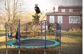 un autre saut en trampoline